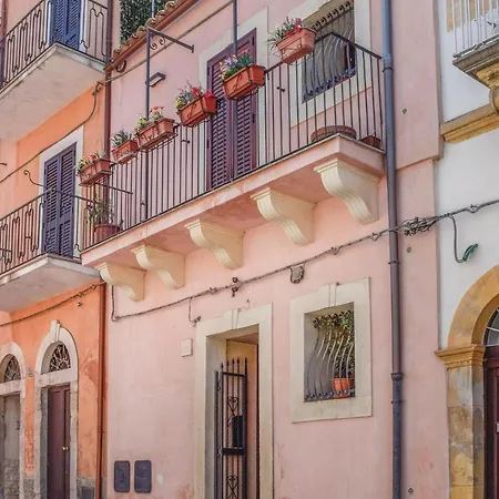 Dom wakacyjny 2 Bedroom Beautiful In Rg Ragusa