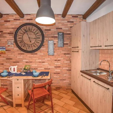 2 Bedroom Beautiful In Rg Dom wakacyjny
