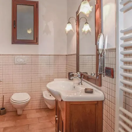 Dom wakacyjny 2 Bedroom Beautiful In Rg