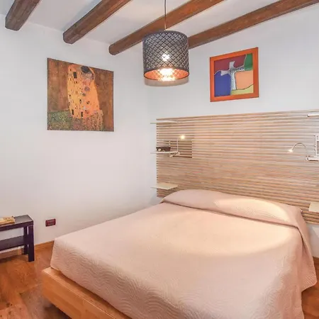 2 Bedroom Beautiful In Rg Dom wakacyjny *