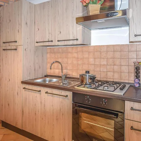 2 Bedroom Beautiful In Rg Dom wakacyjny